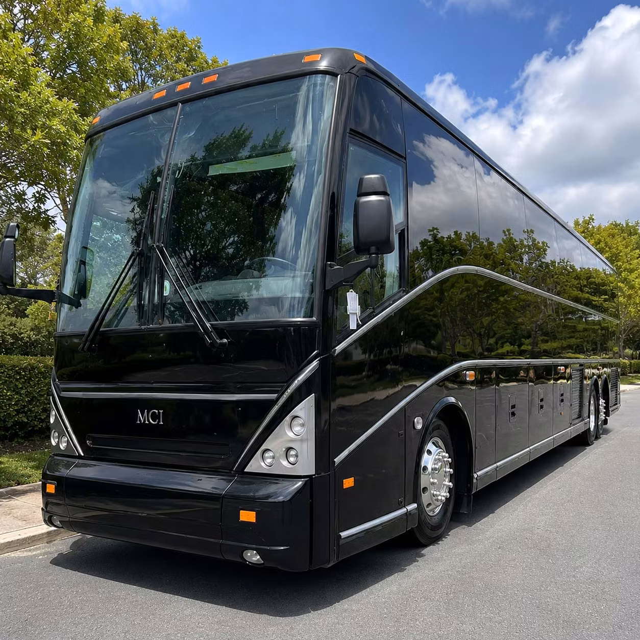 charter buses and minibuses for winston salem schools headed to science and nature destinations